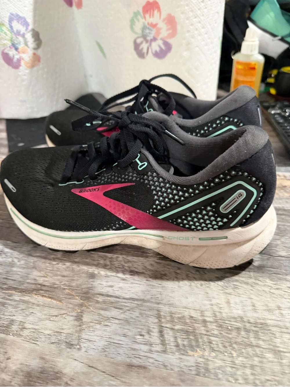 Brooks size 7 Women's Running Shoes in Black with Pink and Mint Accents